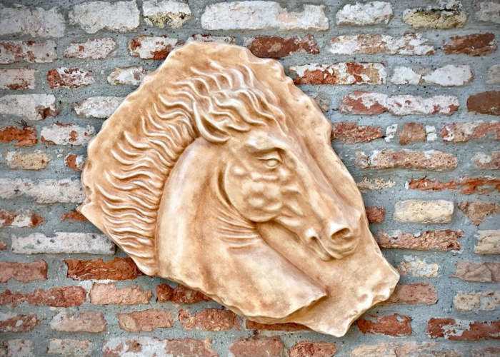 Cheval en bas-relief