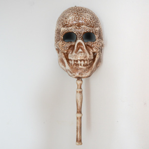skull-face-mask-on-stick-4